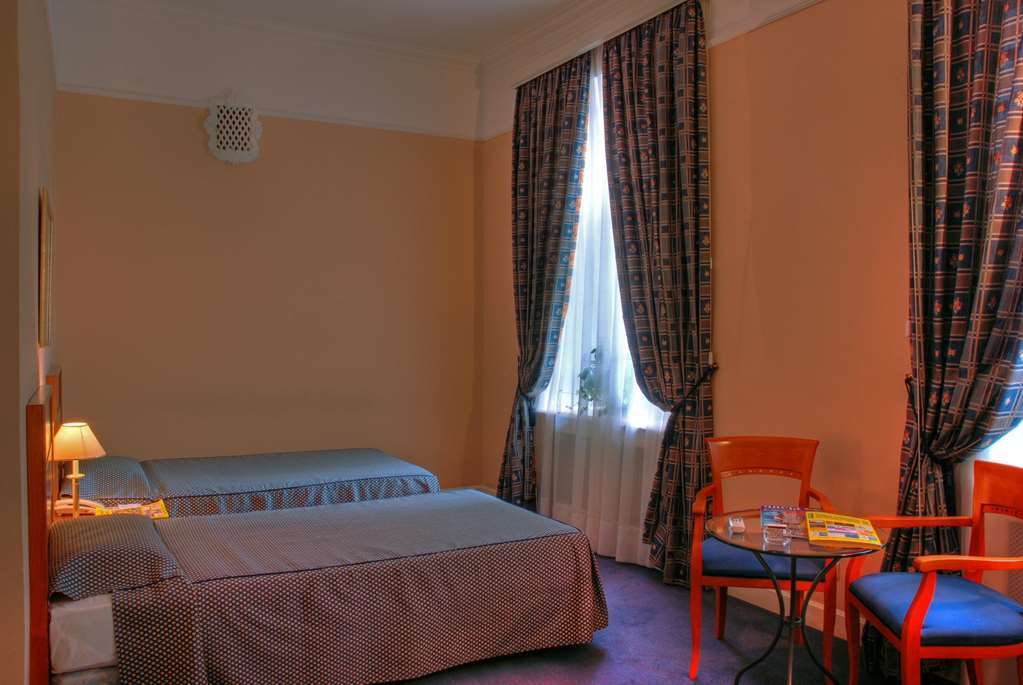 Grand Hotel Ukraine Dnyipropetrovszk Szoba fotó